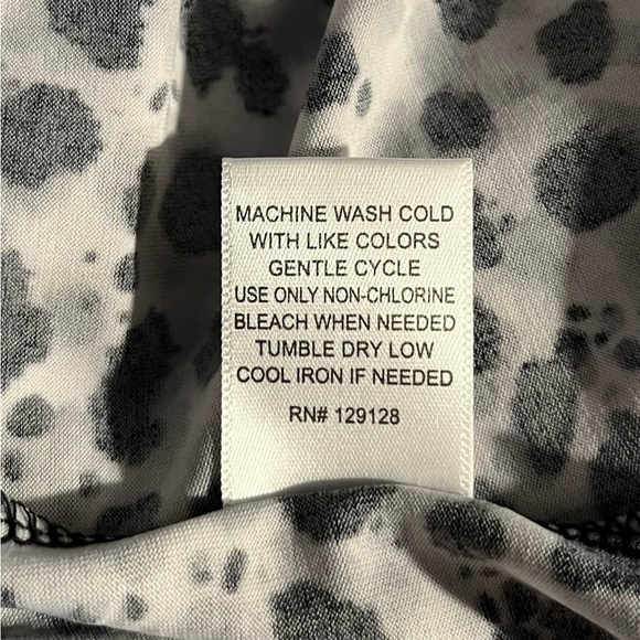 Blue Mood Women’s Sleeveless Blouse - Picture 4 of 5